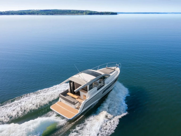 Vermietung Motorboot Sealine mit Führerschein