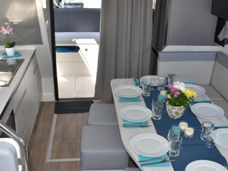 YachtCharter in Portiragnes - Premier Horizon 5 auf SamBoat