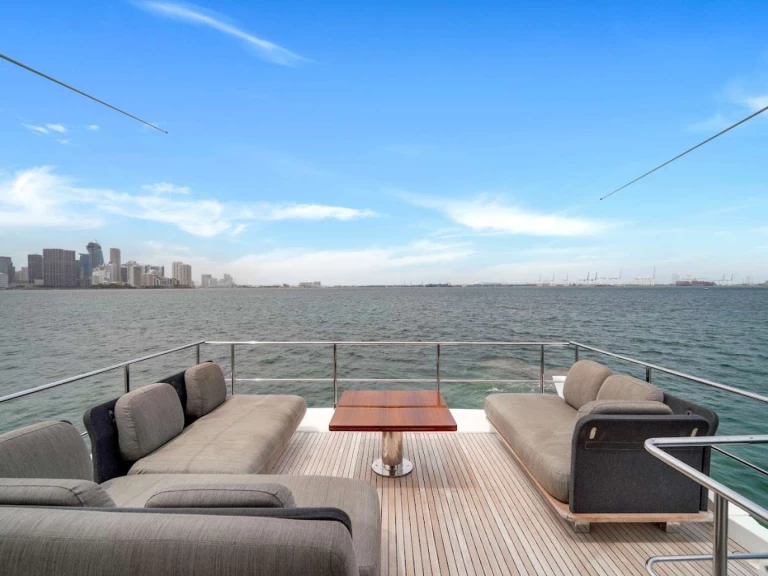 Vermietung Yacht Azimut mit Führerschein