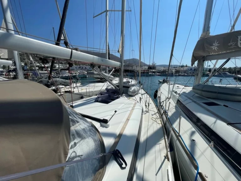 Ein Jeanneau Sun Odyssey 419 mieten in Paros (Insel)