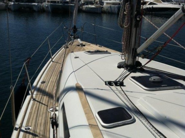 Ein Jeanneau Sun Odyssey 42i mieten in Nidri