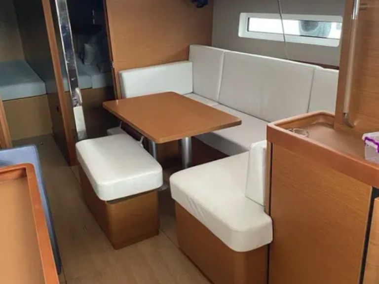 Segelboot mit oder ohne Skipper Jeanneau mieten in Gouviá