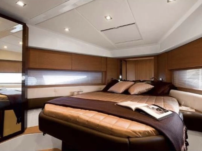 YachtCharter in Port de Saint Tropez - Azimut Atlantis 48 auf SamBoat