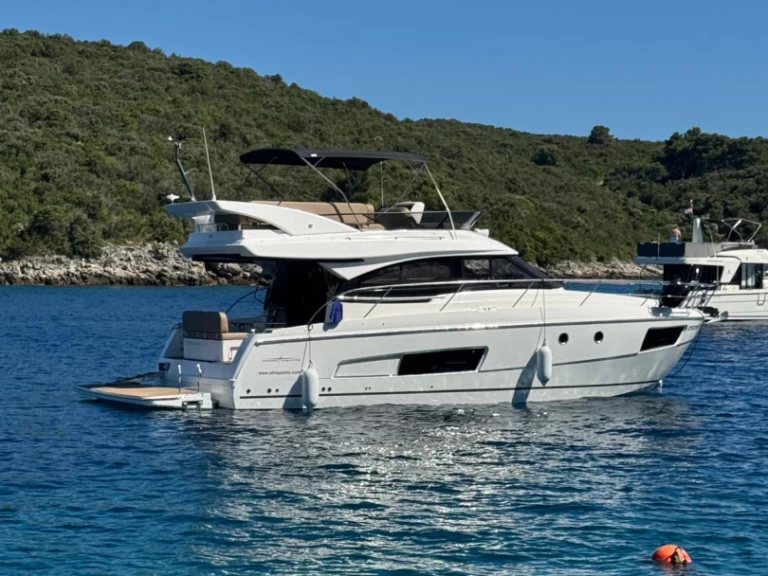 Bavaria Virtess 420 Fly mieten Trogir