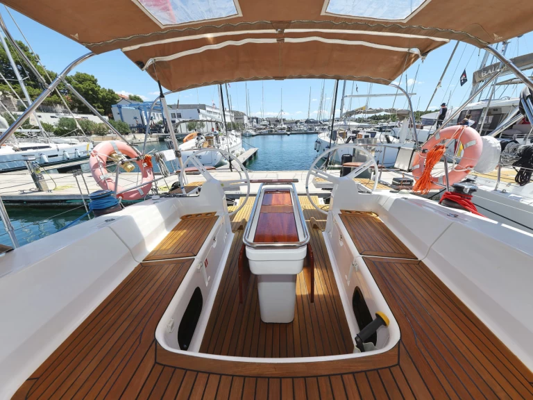 Ein Elan Impression 45 mieten in Šibenik