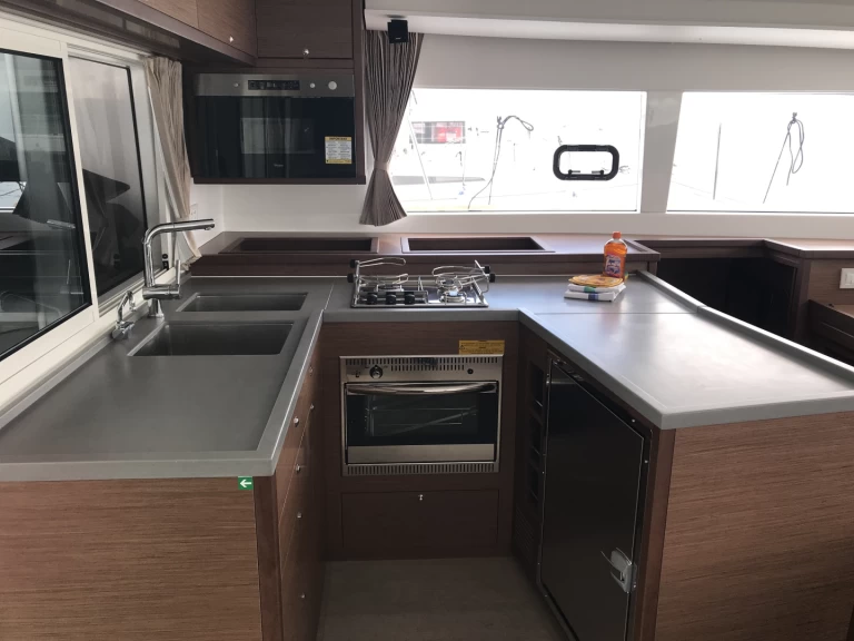 Katamaran mieten in Cugnana Verde zum besten Preis