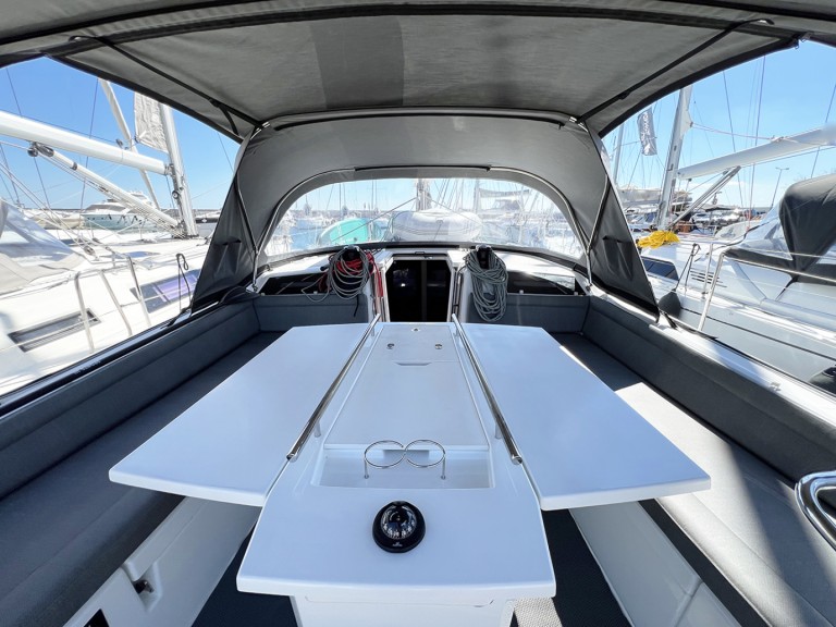 Ein Bénéteau Oceanis 40.1 mieten in Álimos