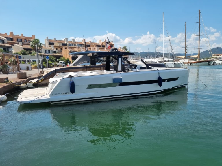 Motorboot mieten in Port de Saint Tropez - Fjord Fjord 44 Open
