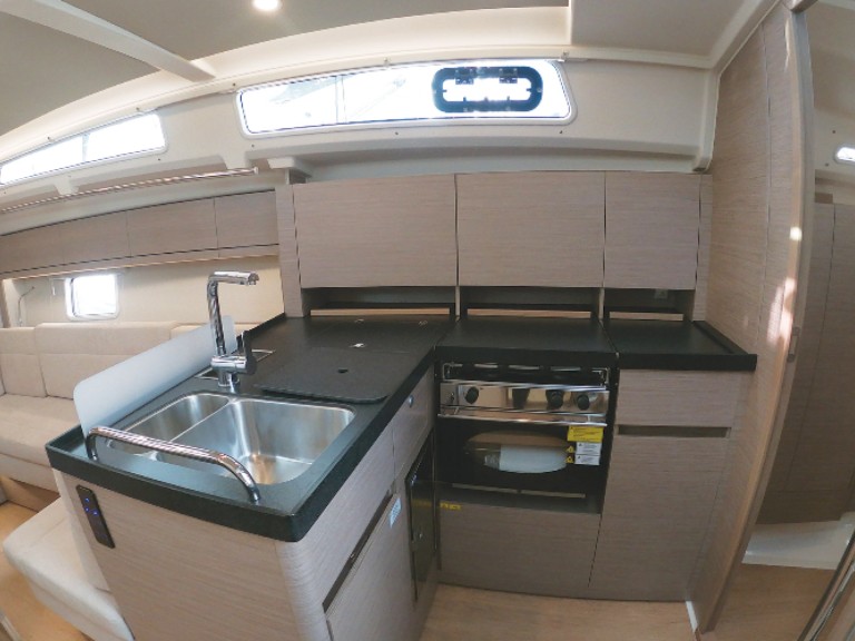 Ein 69 HANSE 418 mieten in Hyères