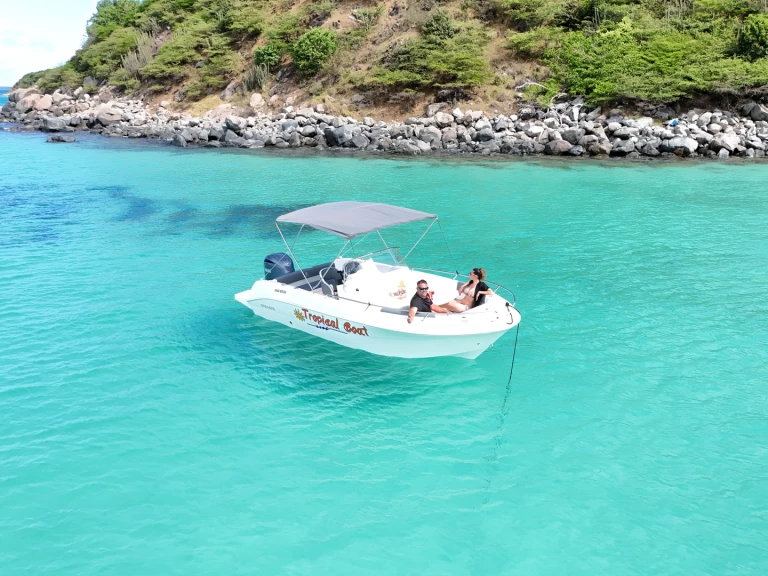 Ein Pacific Craft Pacific Craft 625 Open mieten in Marigot