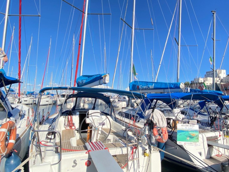 YachtCharter in Procida - Bénéteau Oceanis 31 auf SamBoat