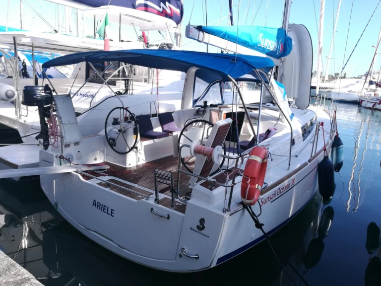 Bootsverleih Bénéteau Oceanis 38.1 Furnari Samboat
