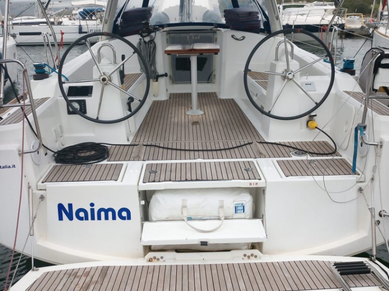 Ein Bénéteau Oceanis 38.1 mieten in Cannigione di Arzachena