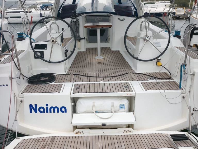 Ein Bénéteau Oceanis 38.1 mieten in Cannigione di Arzachena