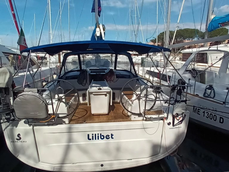 Ein Bénéteau Oceanis 40.1 mieten in Procida