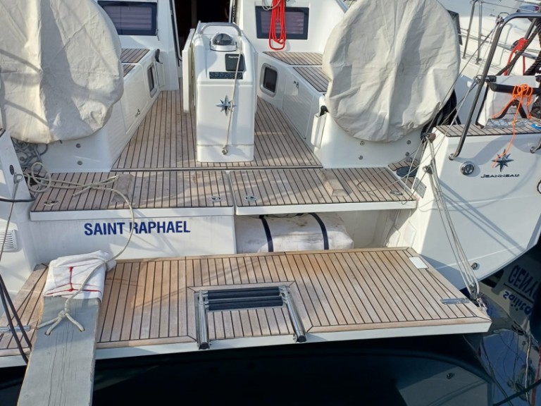 Ein Jeanneau Sun Odyssey 410 mieten in Procida