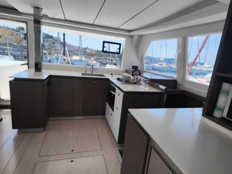 Ein Leopard Catamarans / Robertson & Caine Leopard 42 - 4 cab. mieten in Procida