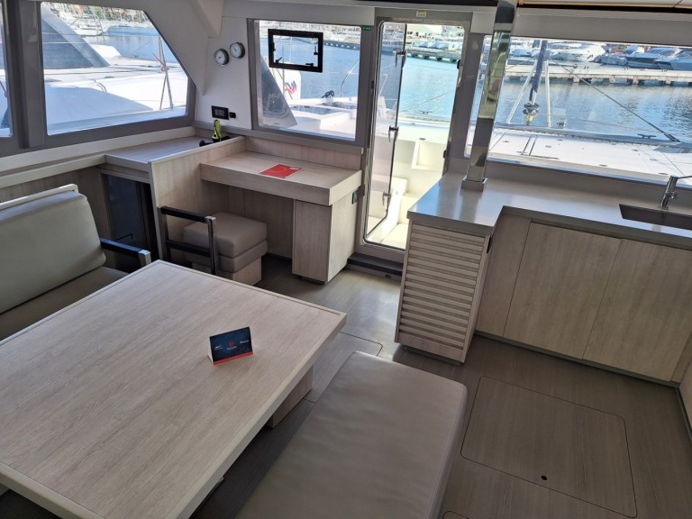 Leopard Catamarans / Robertson & Caine Leopard 45 mieten Furnari