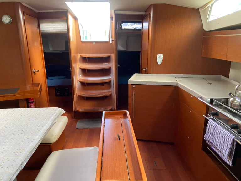 Segelboot mit oder ohne Skipper Bénéteau mieten in Procida