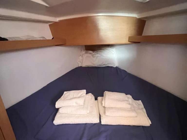 Ein Jeanneau Sun Odyssey 319 mieten in Cannigione di Arzachena