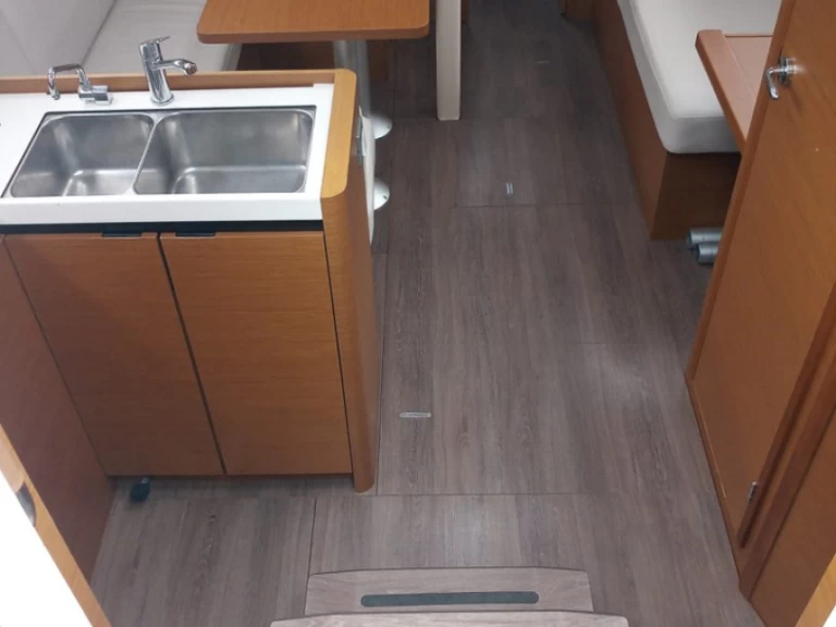 Bootsverleih Jeanneau Sun Odyssey 380 Cannigione di Arzachena Samboat