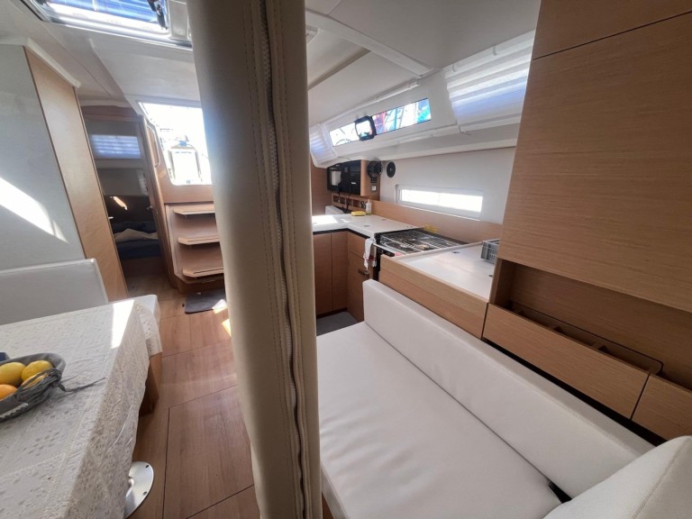 Ein Jeanneau Sun Odyssey 410 mieten in Cannigione di Arzachena