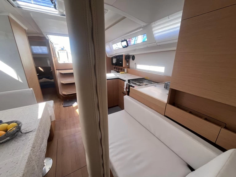 Ein Jeanneau Sun Odyssey 410 mieten in Cannigione di Arzachena