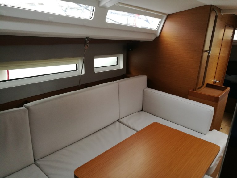 YachtCharter in Furnari - Jeanneau Sun Odyssey 440 auf SamBoat