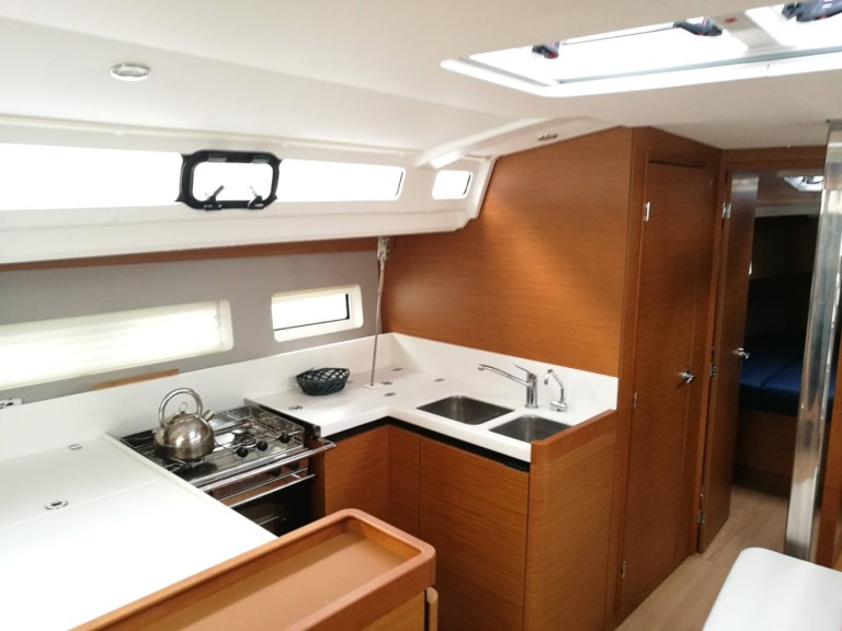 Ein Jeanneau Sun Odyssey 440 mieten in Furnari