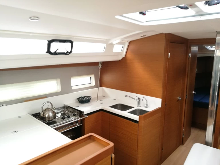 Ein Jeanneau Sun Odyssey 440 mieten in Furnari