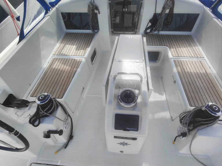 Ein Jeanneau Sun Odyssey 440 mieten in Procida
