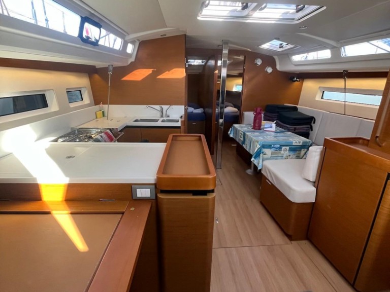 Bootsverleih Jeanneau Sun Odyssey 440 Cannigione di Arzachena Samboat