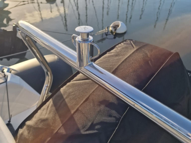 Motorboot mit oder ohne Skipper Zodiac mieten in Gourbeyre