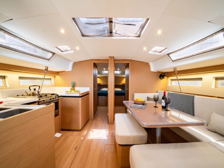 Ein Jeanneau Sun Odyssey 490 mieten in Álimos