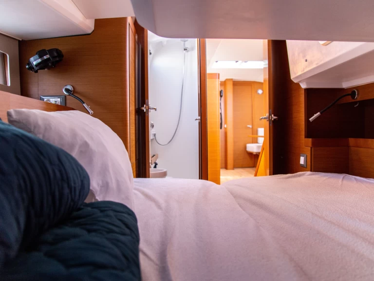 YachtCharter in Lavrion - Jeanneau Sun Odyssey 490 auf SamBoat