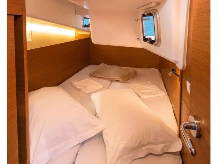 Segelboot mit oder ohne Skipper Jeanneau mieten in Vibo Marina