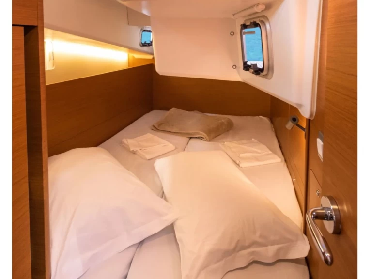 Segelboot mit oder ohne Skipper Jeanneau mieten in Vibo Marina