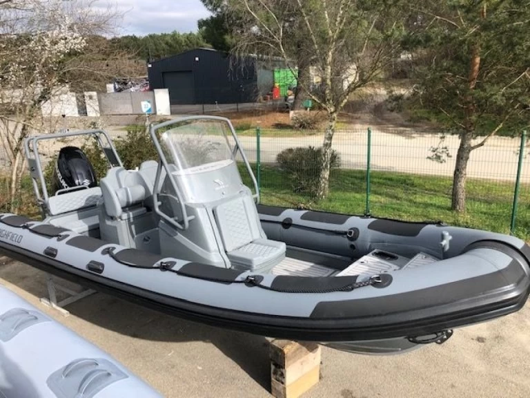 Ein Highfield Patrol 660 mieten in Port-Haliguen