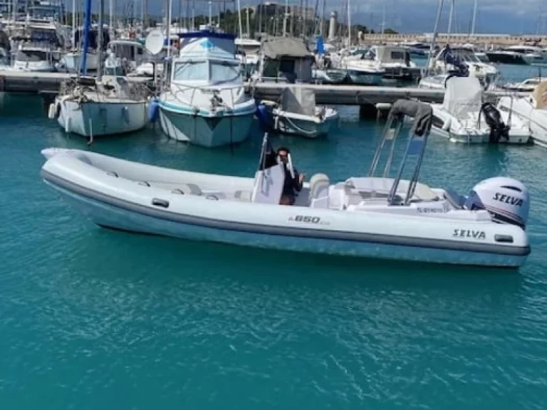 Ein Selva Selva D650 Family mieten in Antibes