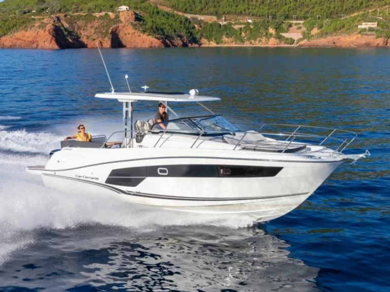 YachtCharter in La Trinité-sur-Mer - Jeanneau Cap Camarat 10.5 WA série 2 auf SamBoat