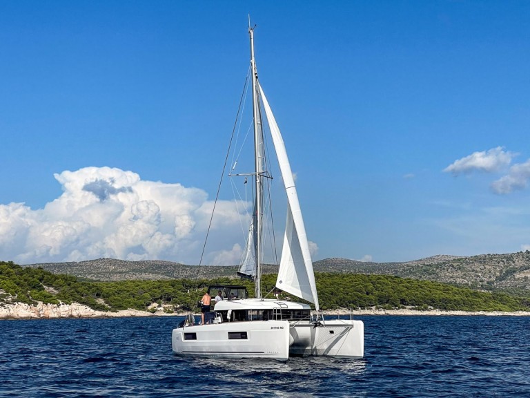 YachtCharter in Primošten - Lagoon Lagoon 40 auf SamBoat