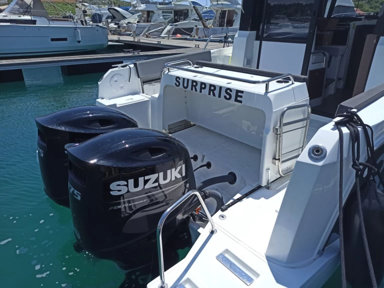 Motorboot mit oder ohne Skipper Jeanneau mieten in Punat