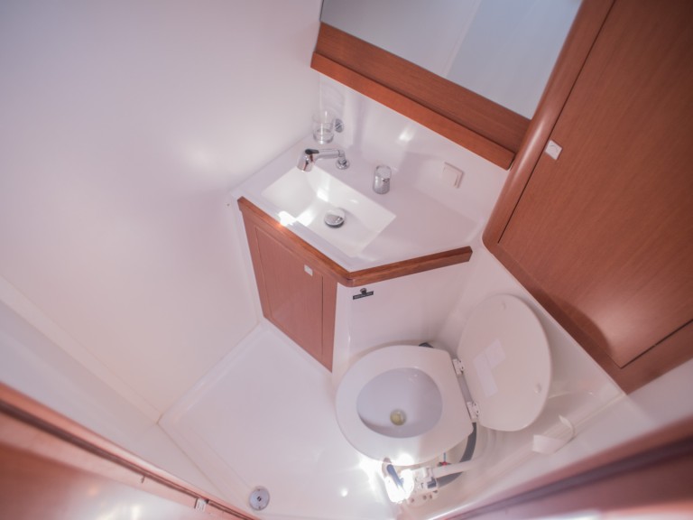 Ein Bénéteau Oceanis 48 mieten in Ávdira