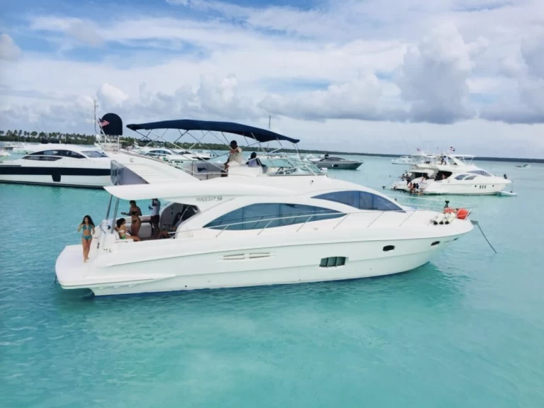 Motorboot mit oder ohne Skipper Azimut mieten in La Romana