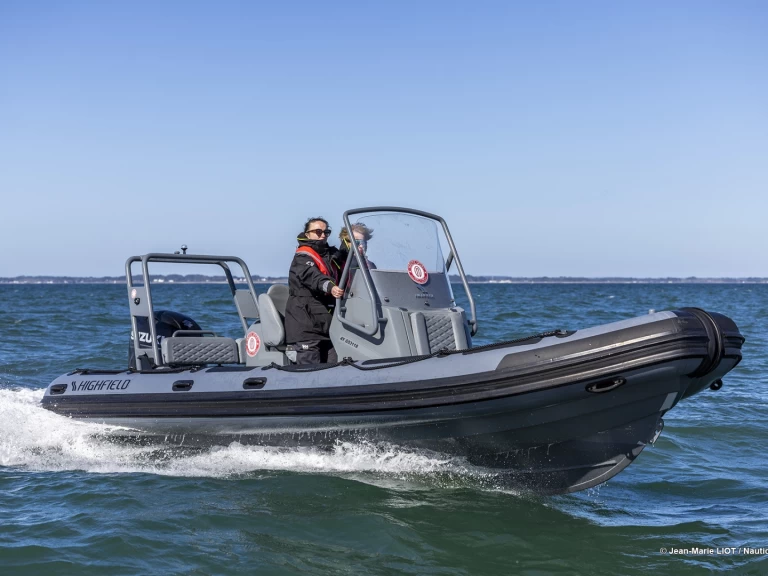 Ein Highfield Patrol 660 mieten in Antibes