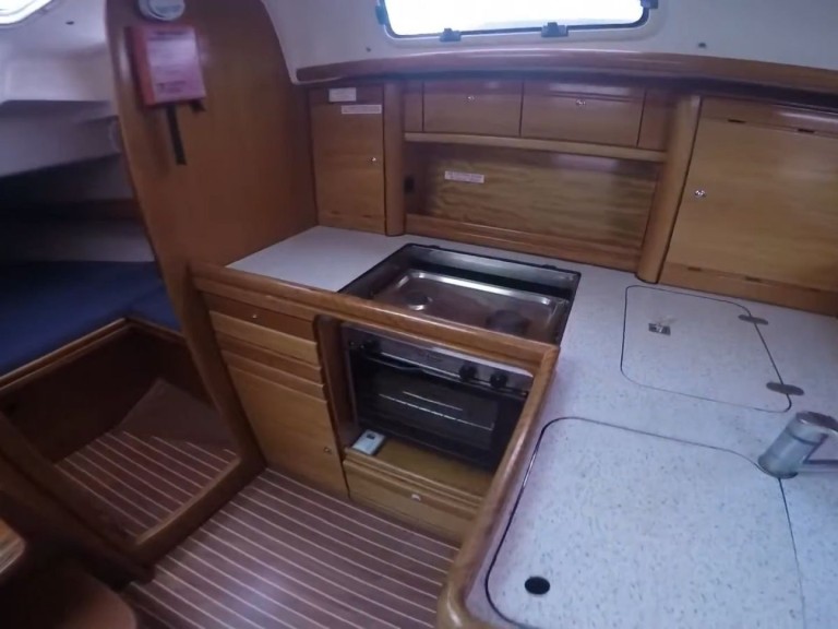 Segelboot mit oder ohne Skipper Bavaria mieten in Nikiána