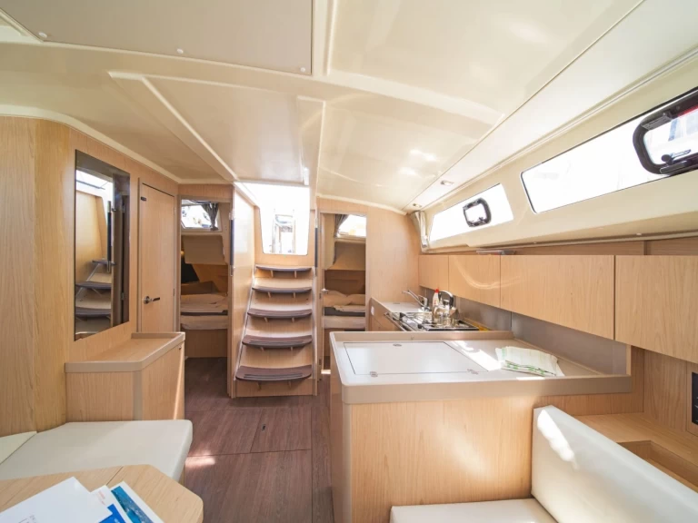Ein Bénéteau Oceanis 41.1 mieten in Nikiána