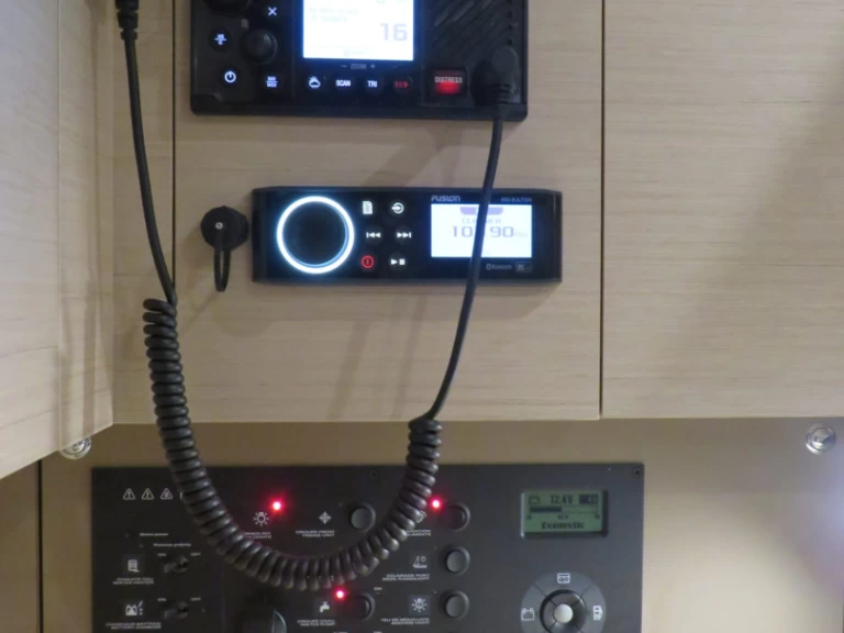 Ein Bénéteau Oceanis 38 mieten in Procida