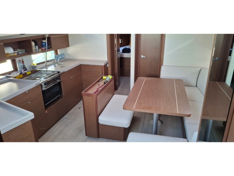 YachtCharter in Tropea - Bénéteau Oceanis 46.1 "All of you" auf SamBoat