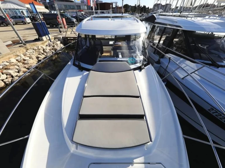 Motorboot mit oder ohne Skipper Jeanneau mieten in Biograd na Moru